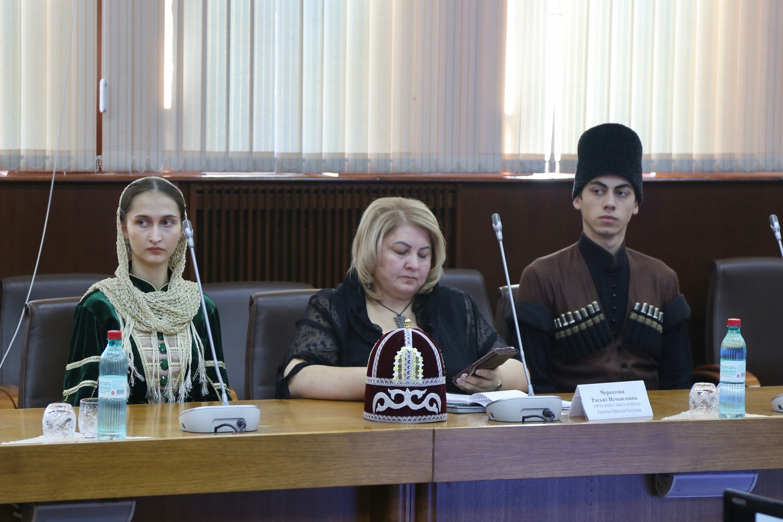 20 октября в Национальной библиотеке им. Р. Гамзатова состоялся круглый стол «Россия-земля отцов- земля героев» в рамках Межрегионального фестиваля патриотических программ народного творчества «Белые журавли».