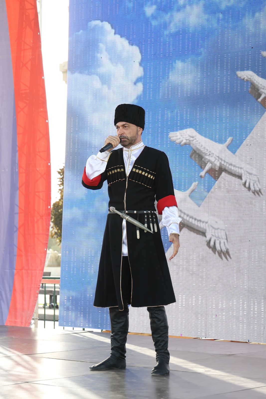 15 сентября в День единства народов Дагестана в Дагестане стартовал Форум - фестиваль патриотических программ народного творчества «Героям России посвящается».