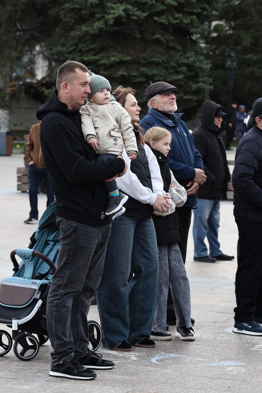 Продолжился Фестиваль народного творчества «Песни Победы» 4 ноября мероприятиями на площади Махачкалы.
